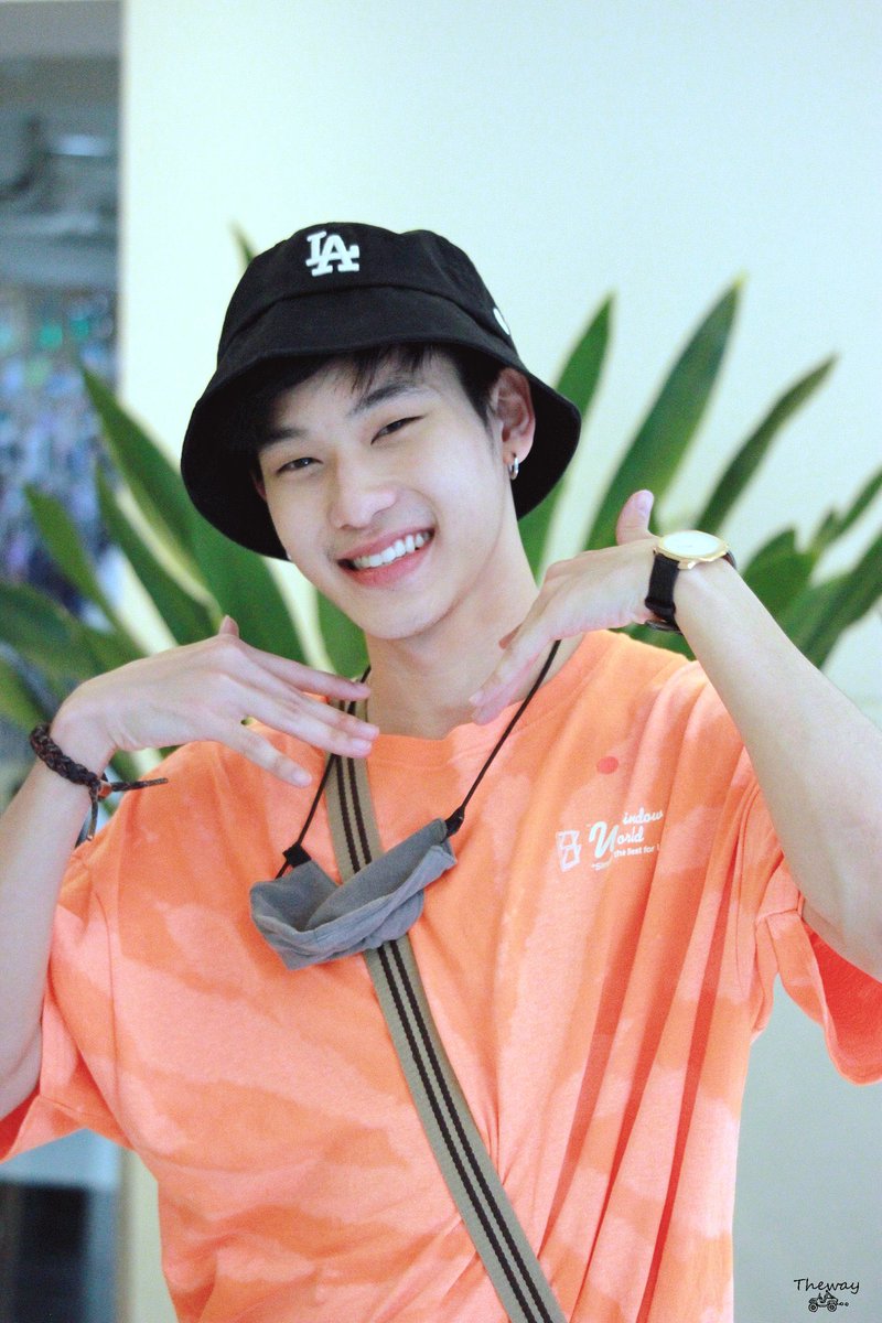 ThewayOffroad's tweet photo. มันก็จะ ส้มส้ม ประมาณนี้จ้าา #offroadKTPxEFMFandom https://t.co/BORyFiegOh