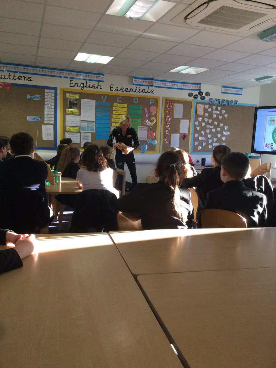 pe_nsp's tweet photo. Year 4 learning all about a healthy diet and lifestyle @nsprimary #fitforlife https://t.co/zBzD6roHEE