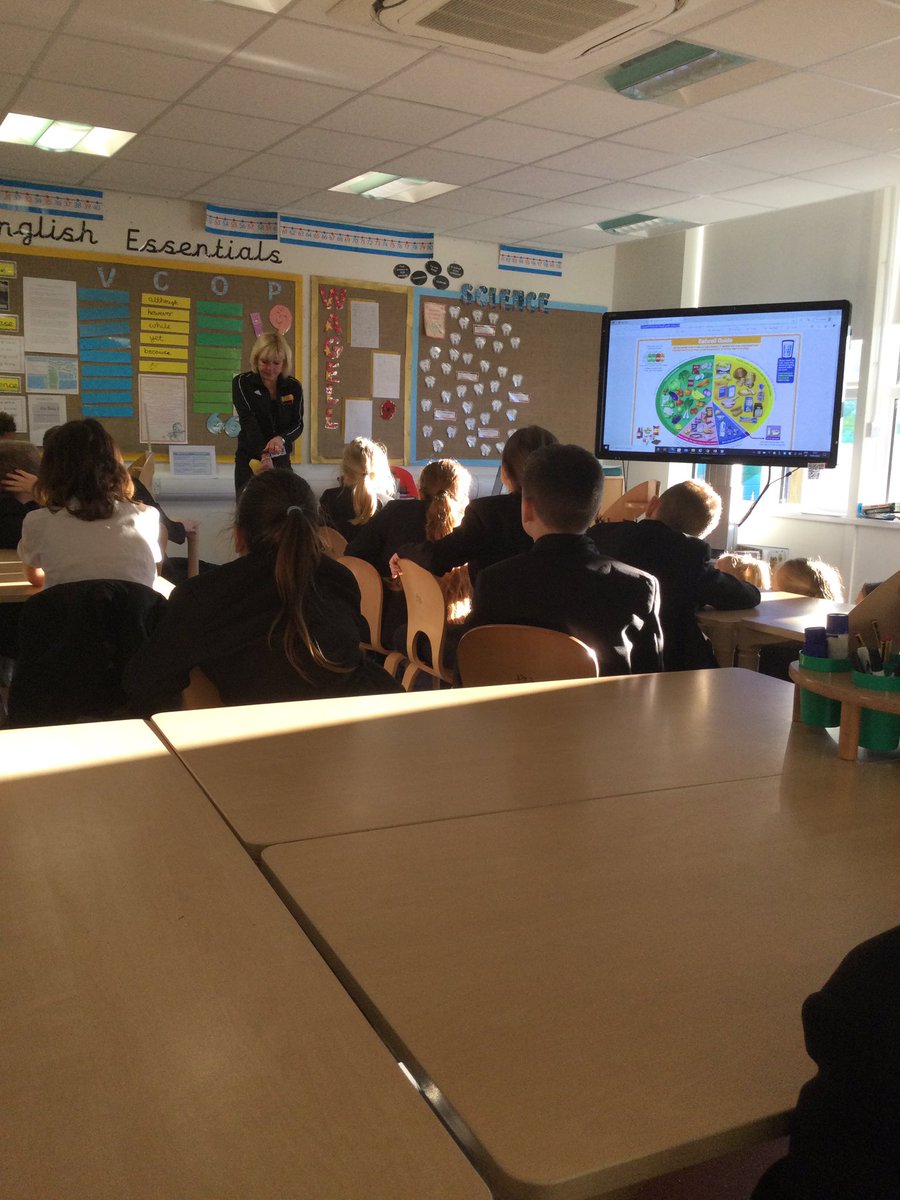 pe_nsp's tweet photo. Year 4 learning all about a healthy diet and lifestyle @nsprimary #fitforlife https://t.co/zBzD6roHEE