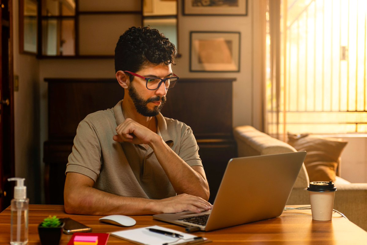 informatikradar's tweet photo. Lesetipp am Freitag ☕ Den ganzen Tag am Rechner gesessen und trotzdem nichts geschafft? Im #GI_Blog stellt Dominik Herrmann (@herdom) eine Auswahl von Werkzeugen und Strategien für mehr #Produktivität vor👇 https://t.co/oiCDiyynoU https://t.co/wlL4Cg7CbX