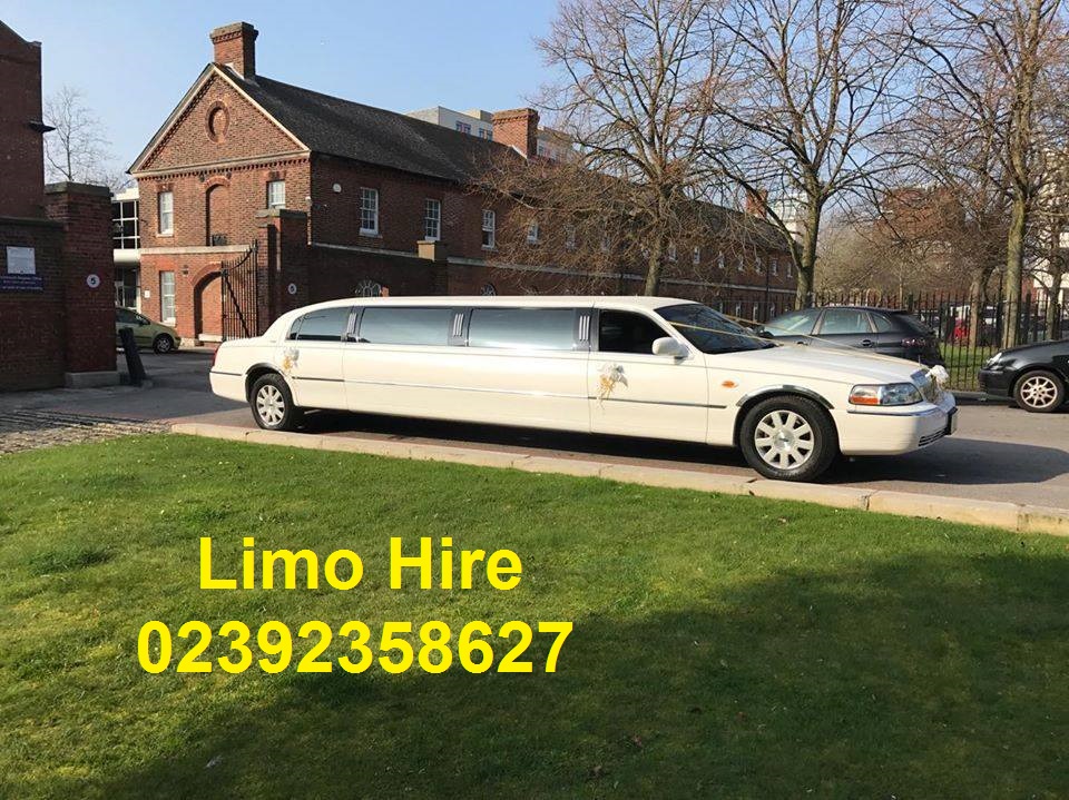 VANCAGE_COM's tweet photo. Party Bus &amp; Limo trips January discounts going fast to book call 023 92 358627 or email pompeylimo@yahoo.co.uk
#partybus #party #limousine https://t.co/tB9LjPFWPm