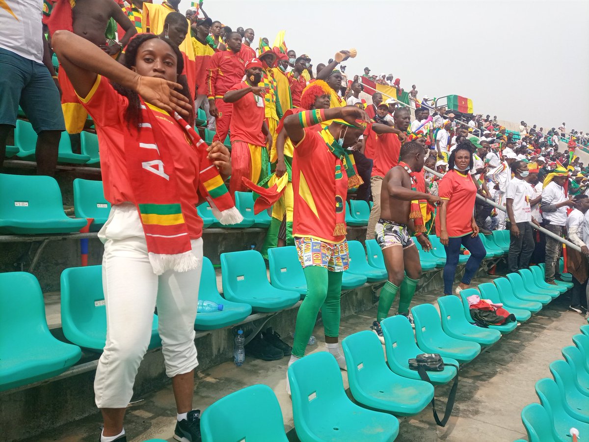 visartculture's tweet photo. Bafoussam stade plein pour la rencontre Guinée Conakry Sénégal....
C'est cool de voir autant d'euphorie chez les populations
#SafeCan
#MINSANTE
#CCOUSP
#PEV https://t.co/LFccHymBE8