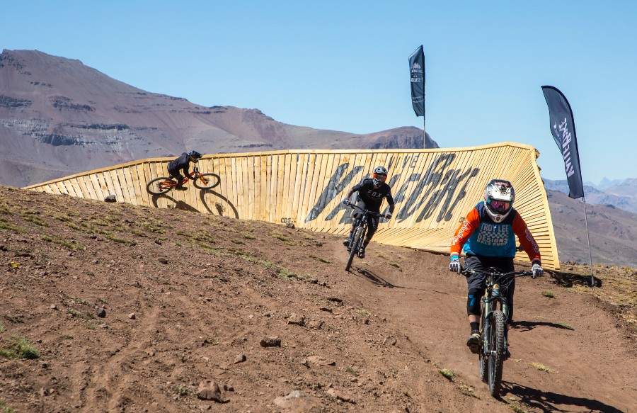 Valle Bike Cierra sus puertas por mantención de andariveles. Este domingo 16 es el último fin de semana que abre sus puertas. Los fanáticos de la montaña y el MTB podrán retornar el 5 de marzo. #snow #ski #bikepark <a href="/Valle_Nevado/">Valle Nevado⛷🏂</a>  cutt.ly/lIhqhKY