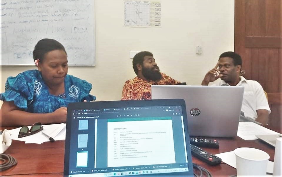 Addressing the need for access to #ClimateFinance also means ensuring proper training. Some Images from the writeshops in #Vanuatu where government representatives trained on practical cases touching on Safe Water and Energy Efficient schools. 
<a href="/commonwealthsec/">The Commonwealth</a> <a href="/EOCommonSensing/">CommonSensing</a>