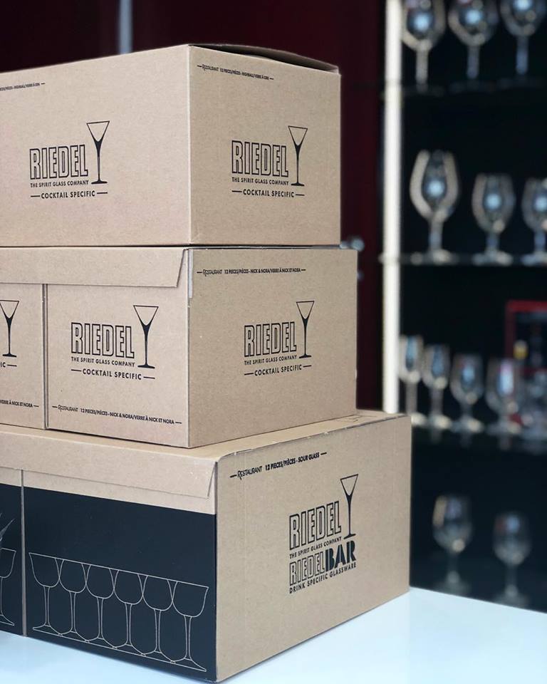 🍸 Con las Riedel de la colección Bar puedes hacer preparar los grandes clásicos o los nuevos éxitos en casa. 

🍸 With the Riedel Bar Collection you can prepare the great classics or the new hits at home.