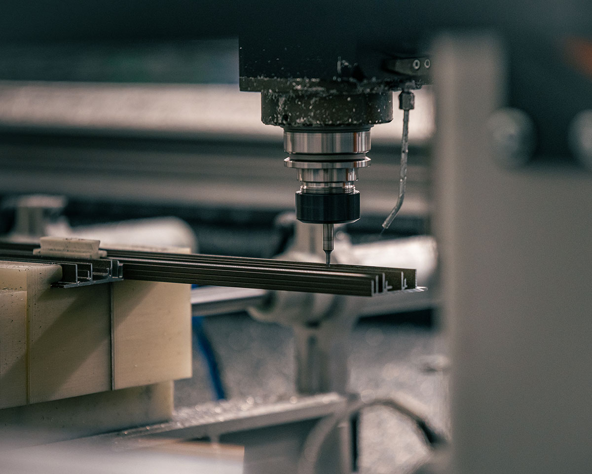 Signal_Tech's tweet image. A great action shot of our @elumatecUK SBZ drilling an aluminum frame. This is just one of the process improvements we&apos;ve made this year to allow the talents of our team to be used more efficiently! 

#signaltech #ledsigns #erie