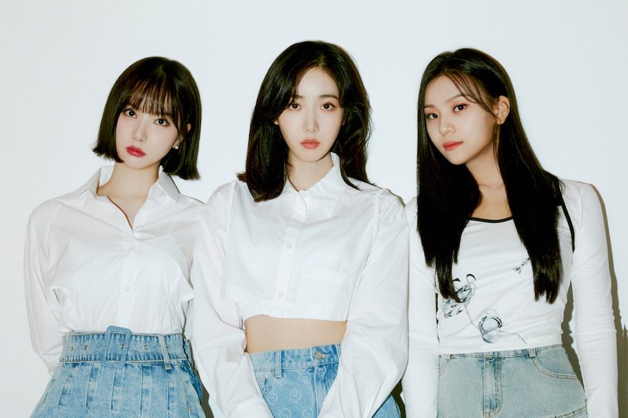 soompi's tweet photo. New Girl Group #VIVIZ With Former GFRIEND Members SinB, Eunha, And Umji To Debut In February
https://t.co/DxiWwza2P3 https://t.co/WaoJ1mgruF