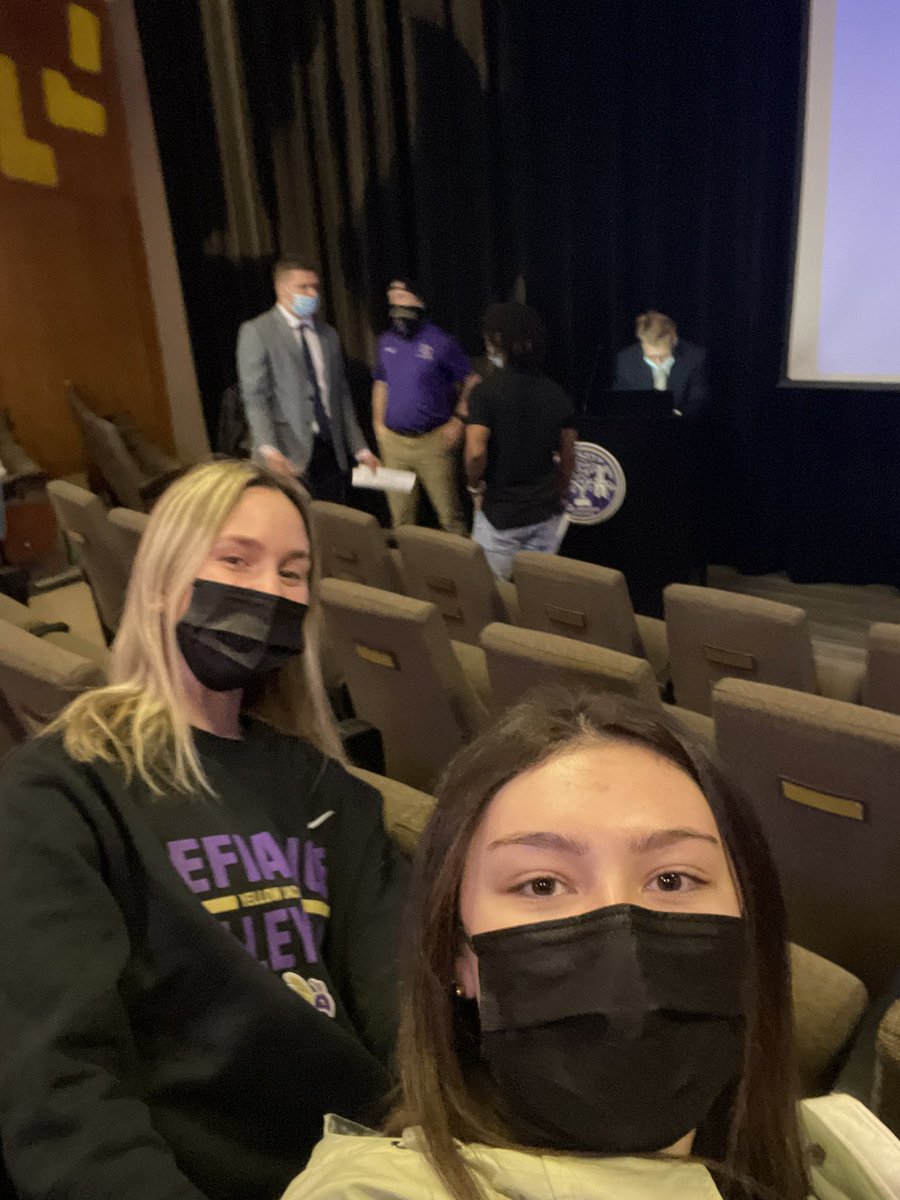 vlctorlawoods's tweet photo. during #Jacketdays22 emma and i learned that time management is key to a healthy college lifestyle! shout-out head coach nick. #DCVB @JacketCareers @defiancecollege @DC_Volleyball1 https://t.co/Qq11LCMjDd