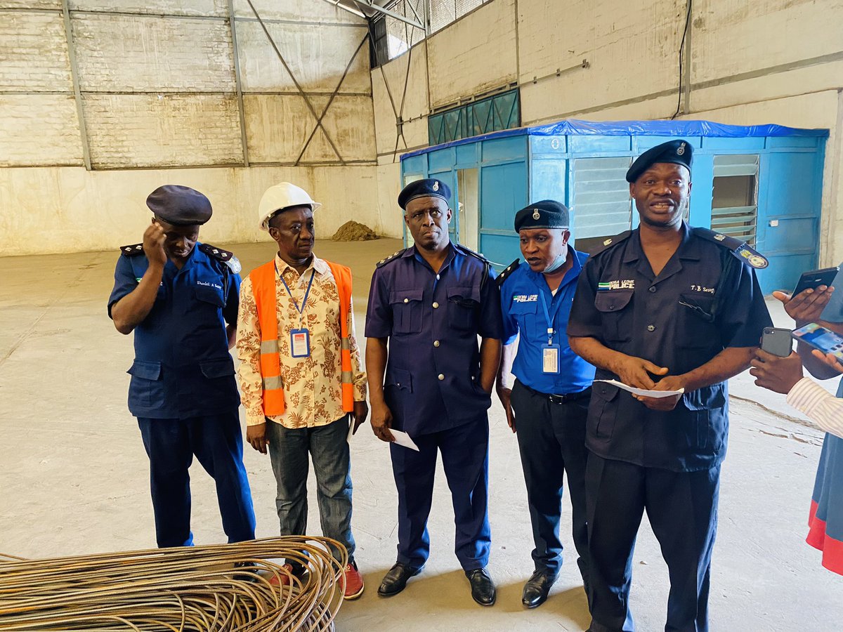 Ftown_Terminal's tweet photo. To fast track completion of the Moa Wharf Police post, Freetown Terminal Limited has today the 14th of January 2022 dish out varieties of  additional building materials worth millions of leones to the Sierra Leone Police through the Local Unit Commander, East end division https://t.co/IN19UD87nd