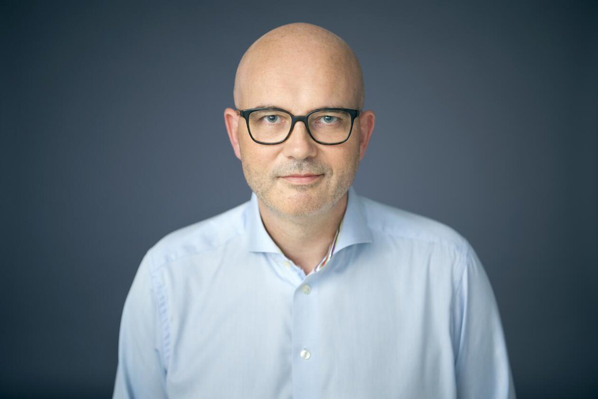 Det humanistiske fakultet (@uib_hf) on Twitter photo Gratulerer, du bor i verdens frieste land! Hva bĂžr du bruke friheten din til?
SÞndag kl. 18 fÄr du 200 minutter med filosofiprofessor Lars Fr. H. Svendsen. Temaet er #frihet
đSe #aarebrot22 her: uib.no/aarebrotforeleâŠ
@UIB <a href="/UiB/">Universitetet i Bergen</a>_philosophy <a href="/UiB_sampol/">Department of Comparative Politics, UiB</a> <a href="/UiBsamfunn/">UiB Samfunn</a> <a href="/Samfunnet/">Studentersamfunnet</a> Gratulerer, du bor i verdens frieste land! Hva bĂžr du bruke friheten din til?
SÞndag kl. 18 fÄr du 200 minutter med filosofiprofessor Lars Fr. H. Svendsen. Temaet er #frihet
đSe #aarebrot22 her: uib.no/aarebrotforeleâŠ
@UIB <a href="/UiB/">Universitetet i Bergen</a>_philosophy <a href="/UiB_sampol/">Department of Comparative Politics, UiB</a> <a href="/UiBsamfunn/">UiB Samfunn</a> <a href="/Samfunnet/">Studentersamfunnet</a>