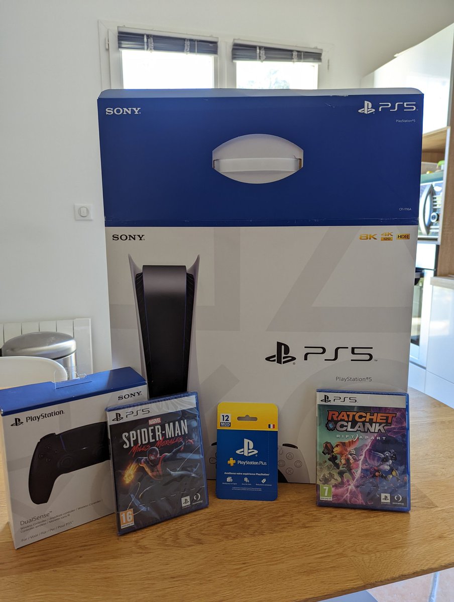 MamanEnCDI's tweet photo. @ChocoBonPlan @Dealabs @Cdiscount Merciiiiiiiiii pour votre super réactivité! Grâce à vous un pack PS5 commandé mercredi reçu aujourd'hui en Corse 🌅 https://t.co/I04tp4005q
