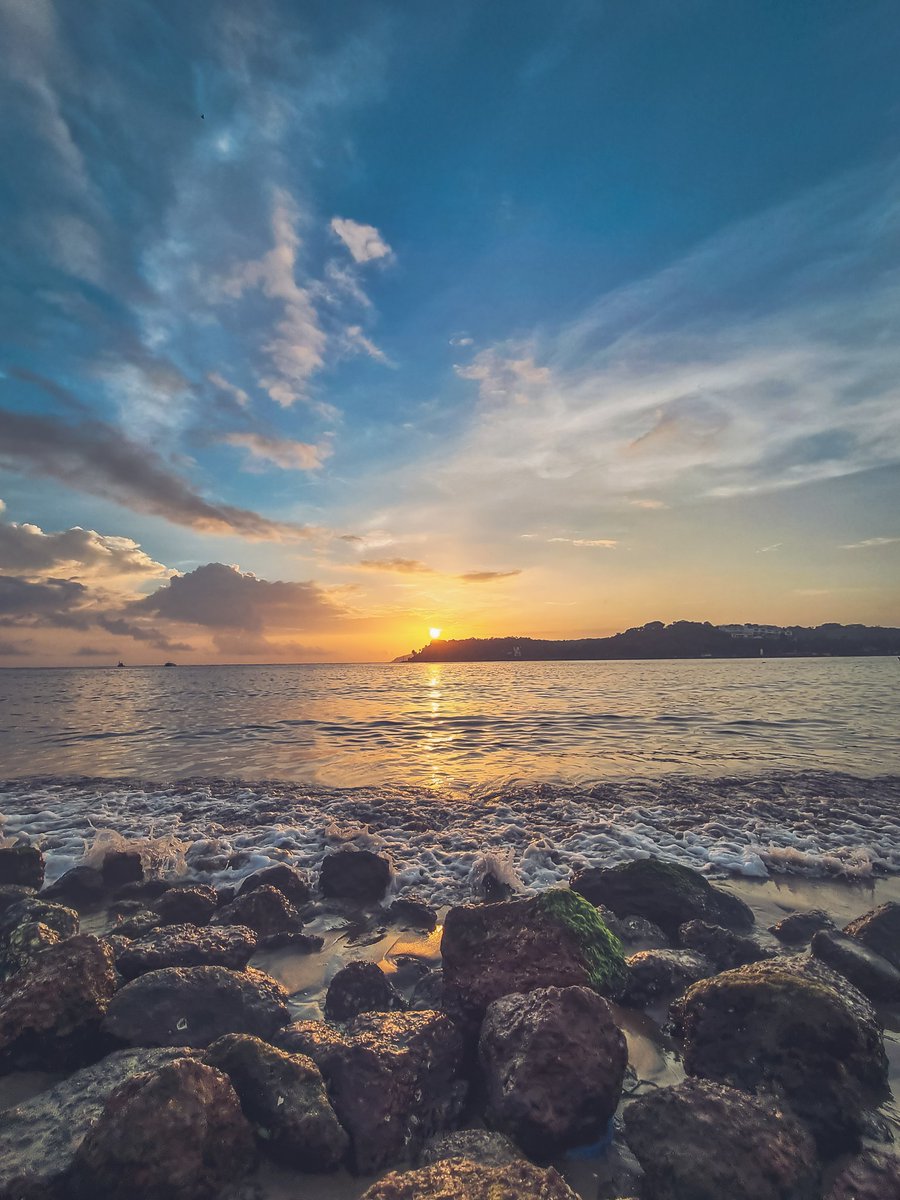 _itsSSP_'s tweet photo. Goan sunsets have a vibe of their own.

#Goa #photography #PhotoOfTheDay #goaphotography #mobilephotography #beachlife https://t.co/Z67mvMlC1E