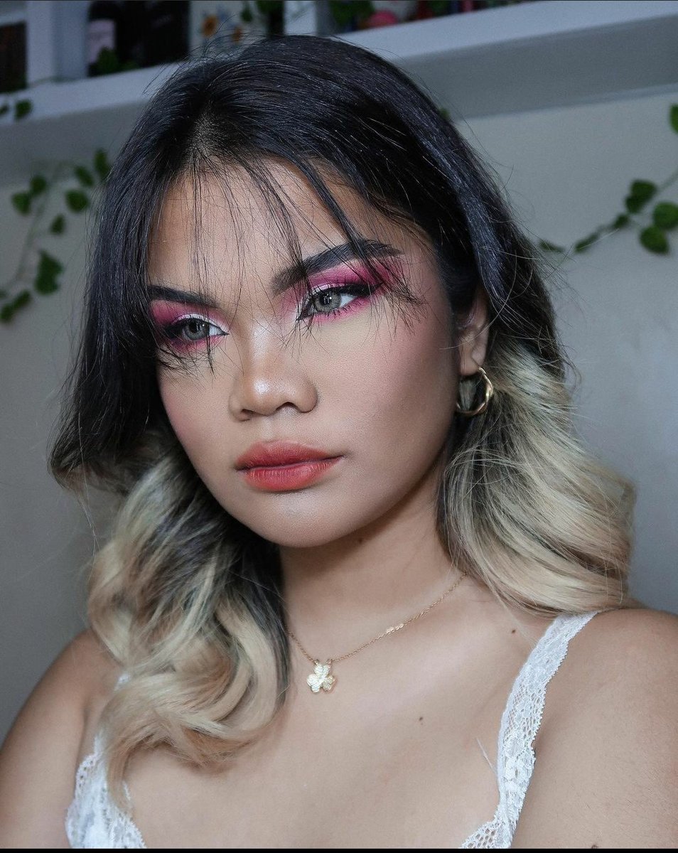mingyublisss's tweet photo. WAIT,PAULA PELAEZ IS A CARAT!!!!???!!!😳
SHE'S A CARAT OMG,IF Y'ALL DON'T KNOW HER SHE'S A BEAUTY BLOGGER https://t.co/dJPkB3hVcJ