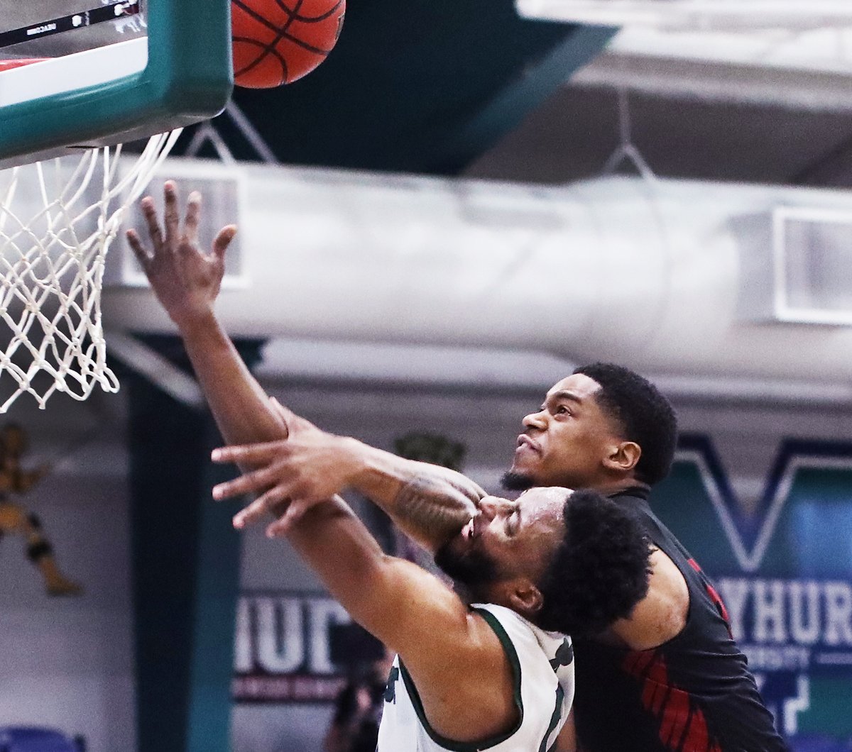 MrEdPhotos's tweet photo. HARDCORE HOOPS … Mercyhurst vs. IUP. What a game! https://t.co/SBGeauFCwQ