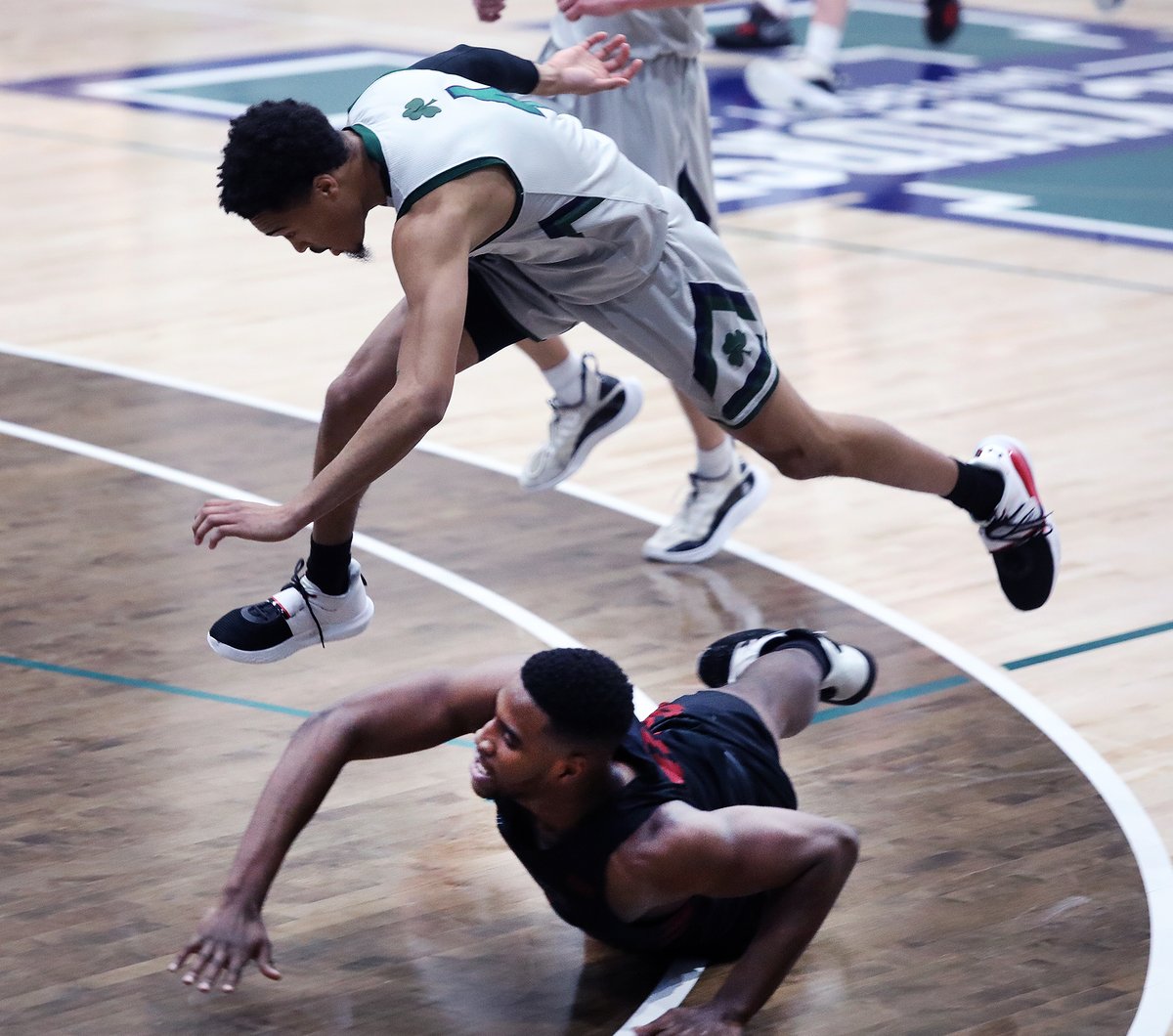 MrEdPhotos's tweet photo. HARDCORE HOOPS … Mercyhurst vs. IUP. What a game! https://t.co/SBGeauFCwQ