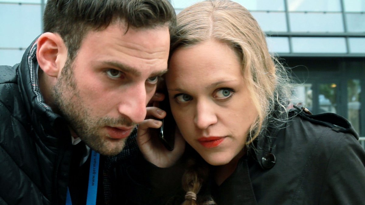 Empfehlung's tweet photo. #MännerZeigenFilmeUndFrauenIhreBrüste: ein Guerilla-Filmprojekt von #IsabellSuba mit #MatthiasWeidenhöfer und #AnneHaug vor der realen Kulisse der Filmfestspiele von Cannes über die Geschlechterungerechtigkeit im Filmbusiness.
Bei @netzkino: https://t.co/MfQfXtcQEC https://t.co/C2jrwhgqkU