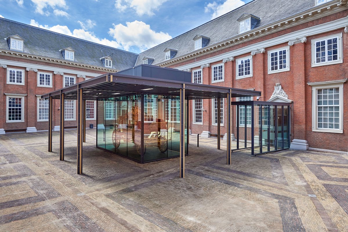 AmsterdamMuseum's tweet photo. Vanaf aanstaande zaterdag kan je gratis de Gouden Koets bezichtigen op de binnenplaats van het museum!
De poorten openen elke dag tussen 10.00 en 16.00 uur naar onze binnenplaatsen. De toegang is gratis zolang het museum gesloten is.
#amsterdammuseum #degoudenkoets https://t.co/yVPl8NMNKP