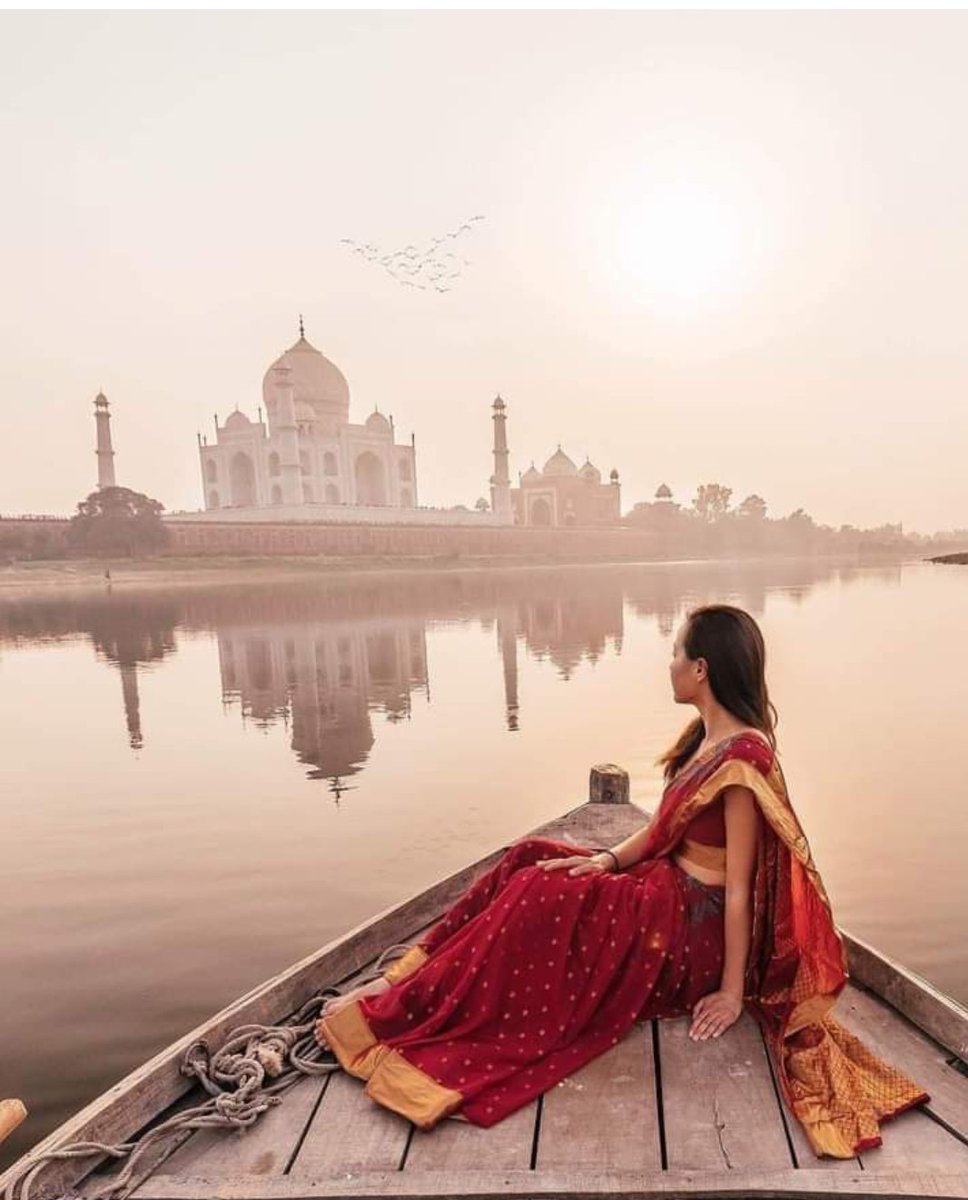 Намасте индия. Тадж Махал и девушка. Рассвет в Индии. Девушка путешествие Индия.