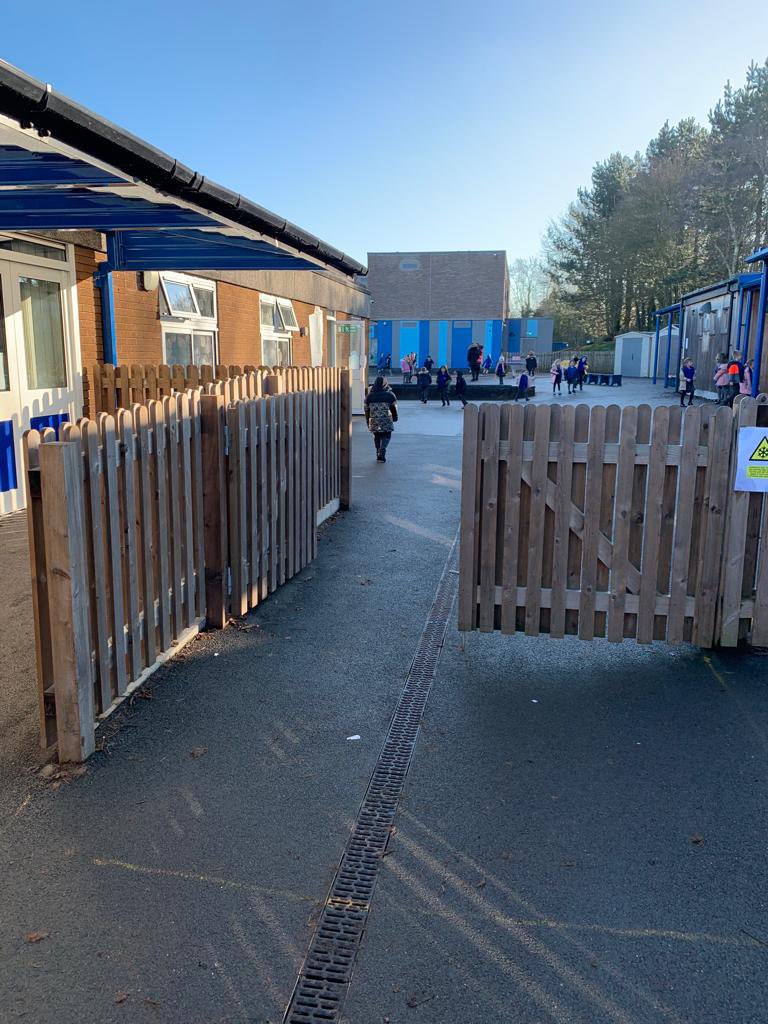 SketchleyHill's tweet photo. #bravery #cooperation #feelingsecure FS could go through the gate at playtime today if they wanted to and play with Years 1 and 2. https://t.co/Sib7JQ7MPU