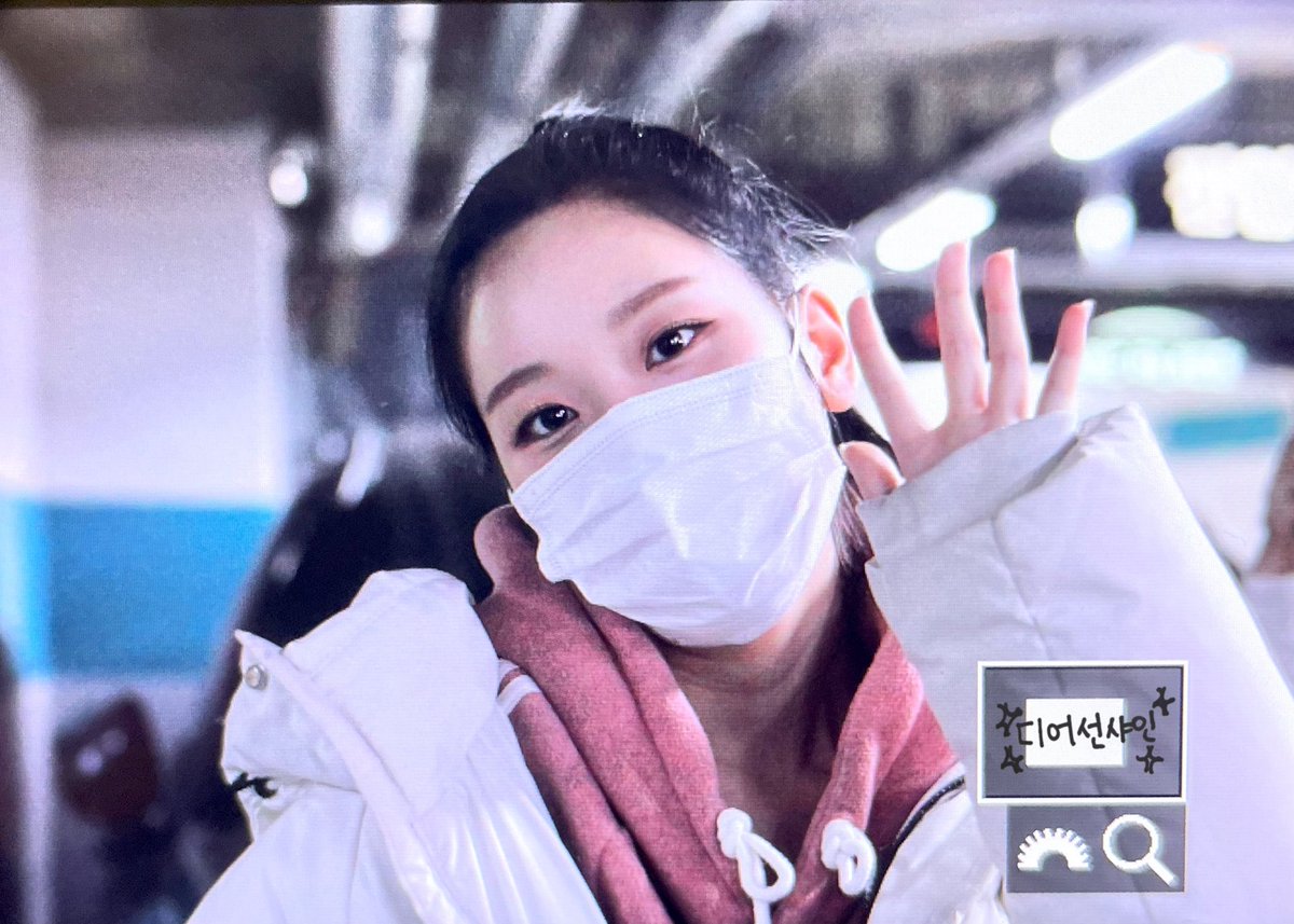 _Dear_Sunshine_'s tweet photo. 220114 파티룸 퇴근

행복해 🥺🥺🥺🥺🥺🥺

#모모랜드 #MOMOLAND 
#나윤 #김나윤 #NAYUN #난니 https://t.co/Tqs3aHdU5g
