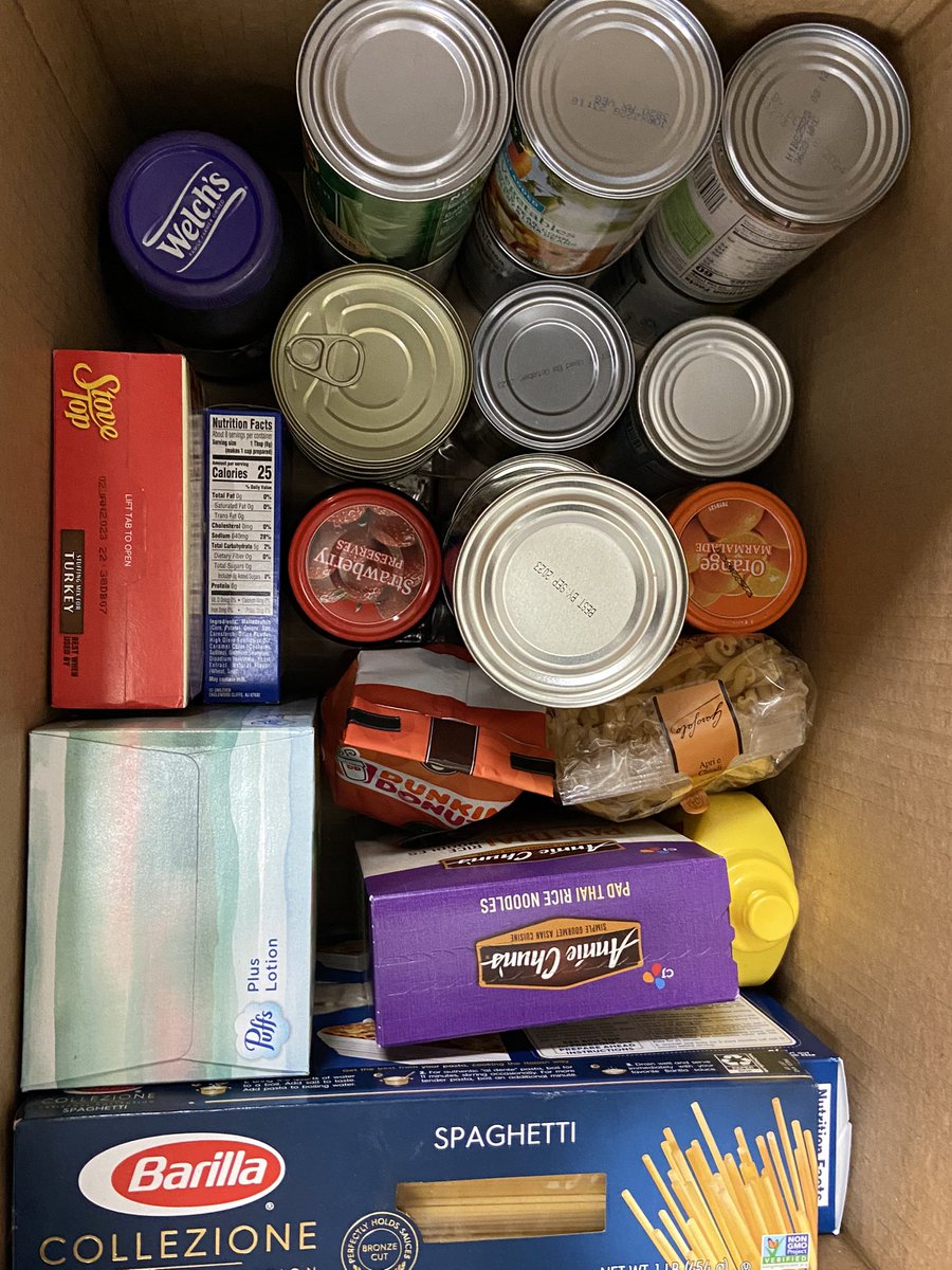 vandesampel77's tweet photo. Operation #FoodDrive happening in #Room129 #FeelaGoodToDoGood #5thGradeFun @HanoverHuskies https://t.co/YrJy6DiLDA