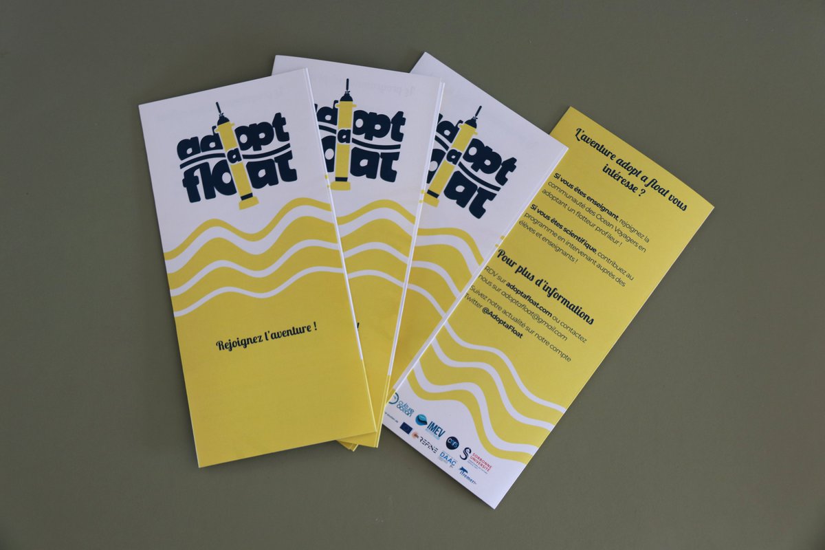 AdoptaFloat's tweet image. Les dépliants #AdoptaFloat sont arrivés 🤩
Vous voulez un lot pour faire connaître ce programme #CSTI à votre entourage #scientifique et/ou #académique #enseignants ? Faites-nous signe ! 👋🏼

🎯 : Toujours ➕ de #classes et de #scientifiques pour toujours ➕ d'#OceanEducation