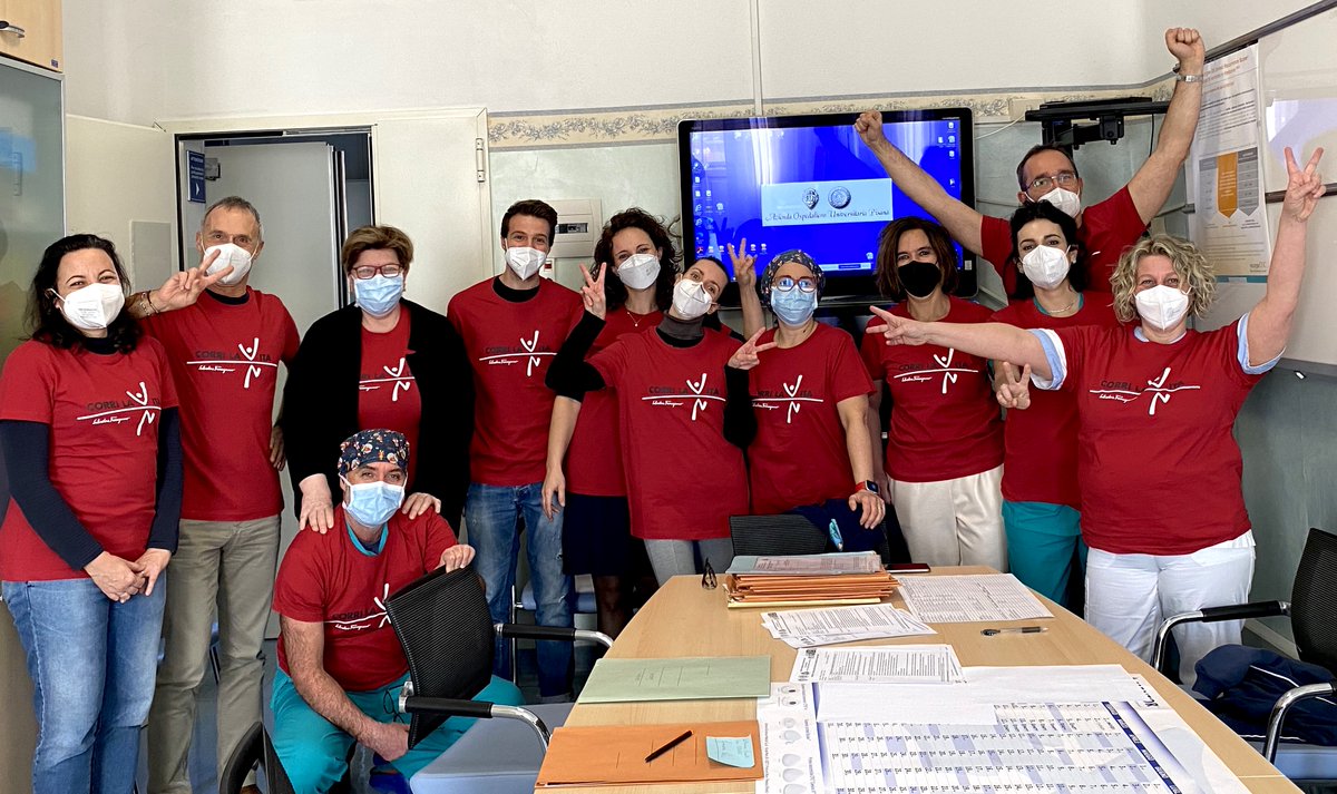 Corrilavita's tweet photo. Ecco i medici, gli infermieri e il personale della #BreastUnit dell'Ospedale #SantaChiara di #Pisa che indossano la maglietta di #CORRILAVITA2021 ❤ Grazie al personale dell'azienda ospedaliera universitaria pisana, grazie a #SenoNetwork e al nostro vettore ufficiale @BrtCorriere https://t.co/YUDnzO5N2a