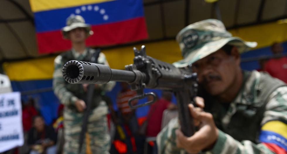 PrensaFANB's tweet photo. 🇻🇪 || Un hombre verdaderamente libre es aquel que teniendo la fuerza y el profundo amor por su Patria, no encuentra trabas a su voluntad en el momento de defenderla ¡Donde el Pueblo puede la Patria se Crece! ¡Que vivan nuestros prominentes hombres y mujeres de la @Milicia_B1! https://t.co/Um1LlDsCil