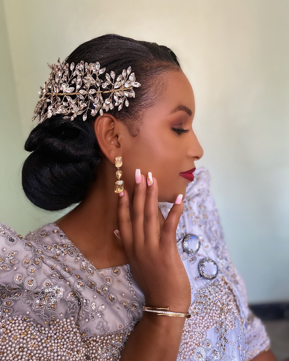 sleek_ug's tweet image. A #sleekbride 😍. Choose us to do your bridal hair and makeup and you won’t regret a thing! ☎️: 0757716514/0760656006 for bookings and inquiries! Please retweet so my next bride sees this🙏🏿☺️