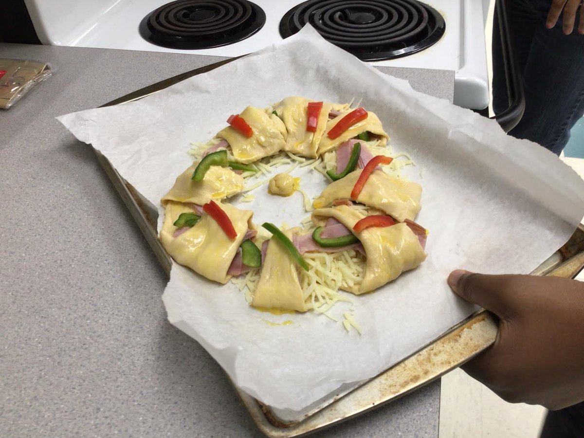 i_preysz's tweet photo. Our take on ‘Roscas de Reyes’ @Itmschefs learning about ‘día de Reyes’ (January 6) @ITMSMUSTANGS https://t.co/PbX7Phc9Or