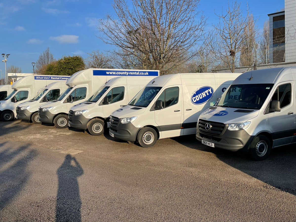 echtrees's tweet image. We’re all ready, our vans are ready and waiting, but are you ready for this weekend’s Tree Collection? Don’t forget to put your trees out ready for our amazing group of volunteers to pick up! #echtrees