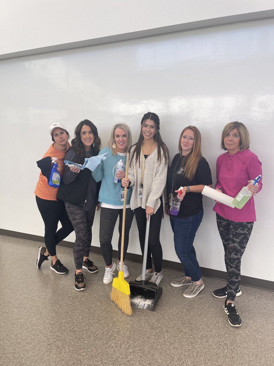 jill_dunegan's tweet photo. Teachers turned custodians! #misdproud #covid #letitend https://t.co/iZcQQdIxth
