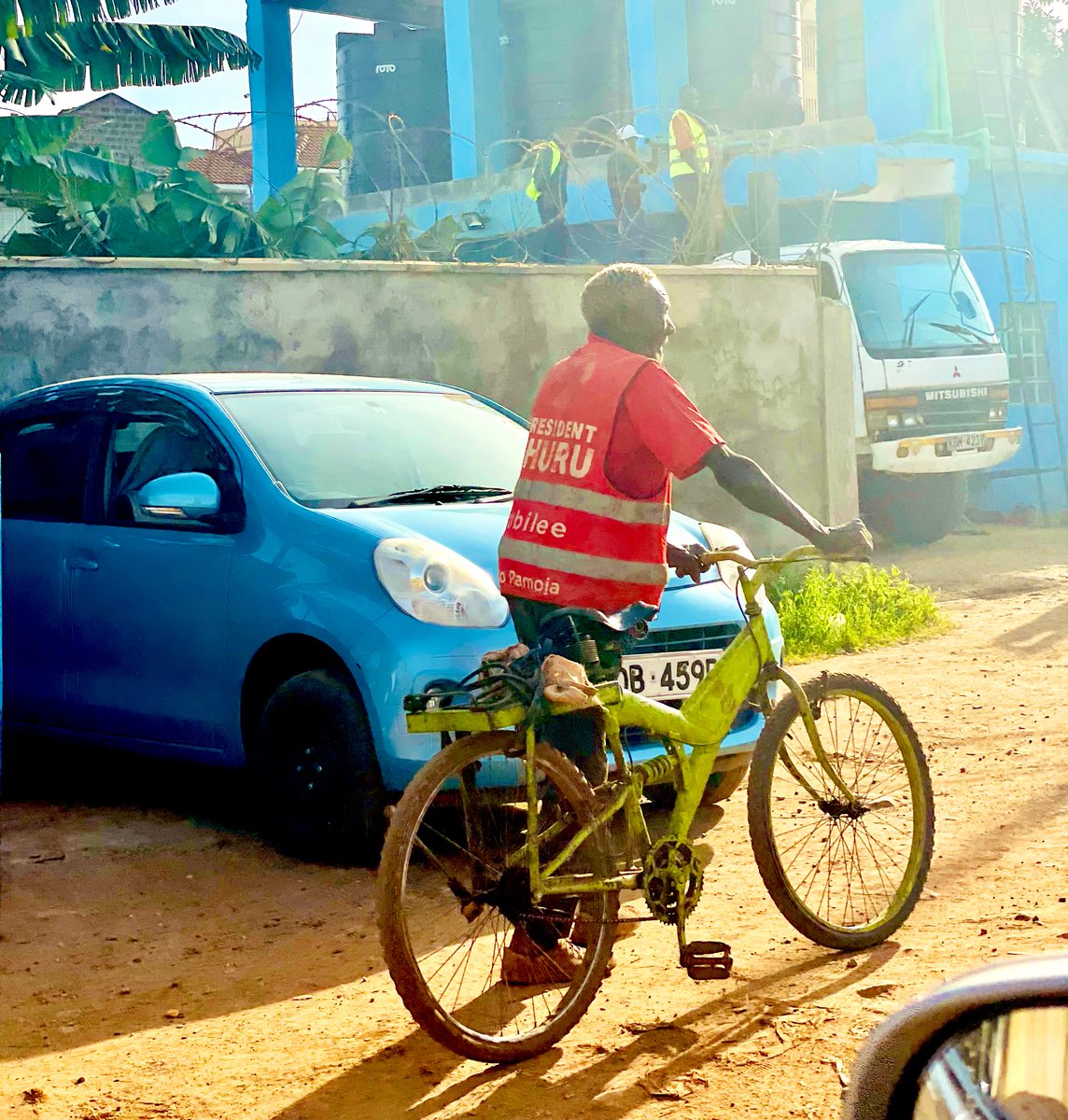 bonifacemwangi's tweet photo. A man who drives his father's car cannot advice men who own bicycles on how to become successful.- African Proverb https://t.co/otnjkimDoU