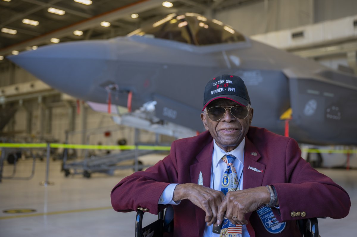 AirmanMagazine's tweet image. Retired @usairforce Lt. Col James Harvey, an original Tuskegee Airman, admires an F-35 Lightning II at @nellisafb, Nevada, Jan. 10, 2022. Harvey was honored for the accomplishments of the 332nd Fighter Group’s historic 1949 Top Gun victory.
