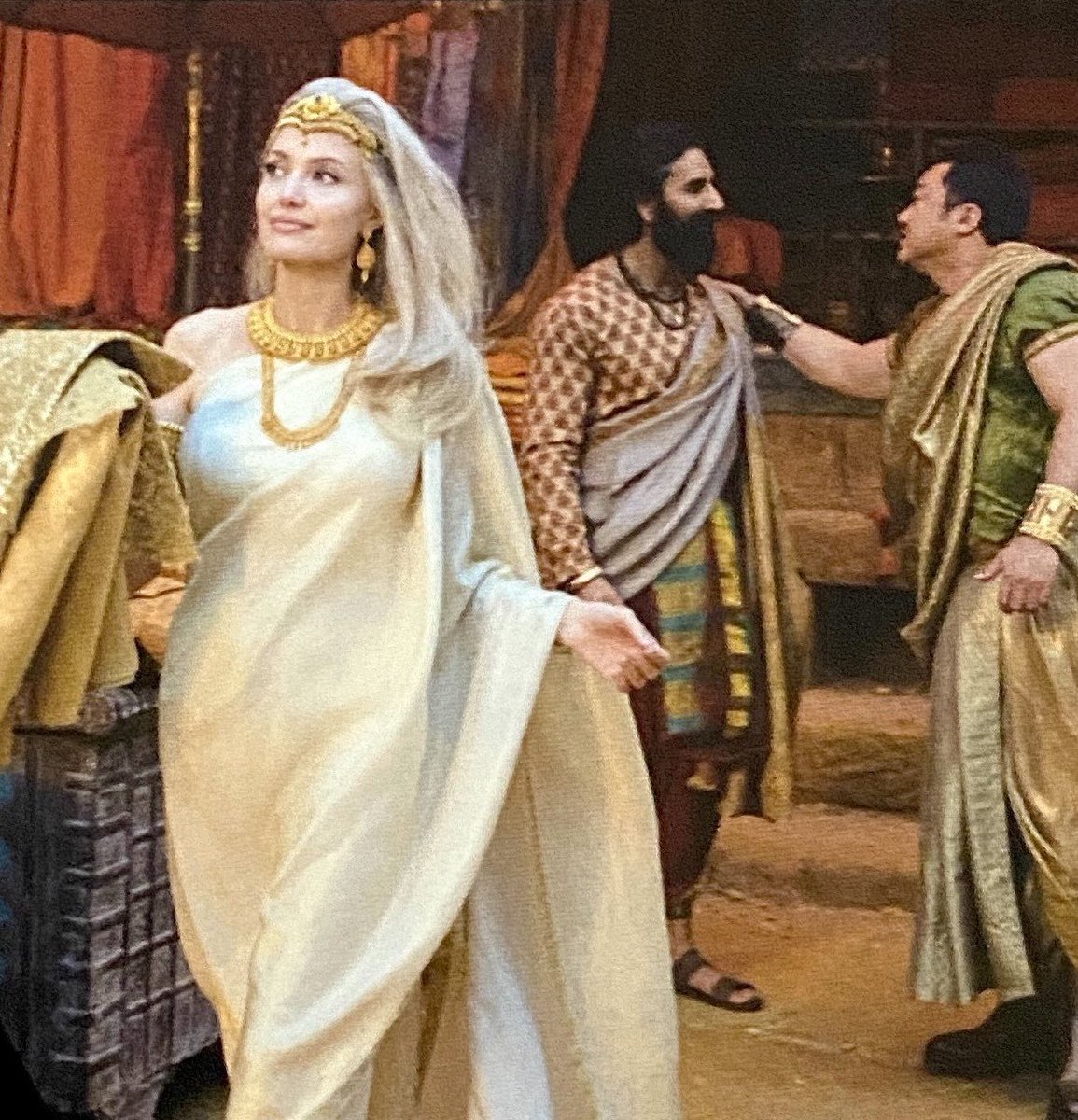 chrisdadeviant's tweet image. #eternals
we were robbed of this 
thena and gilgamesh scene