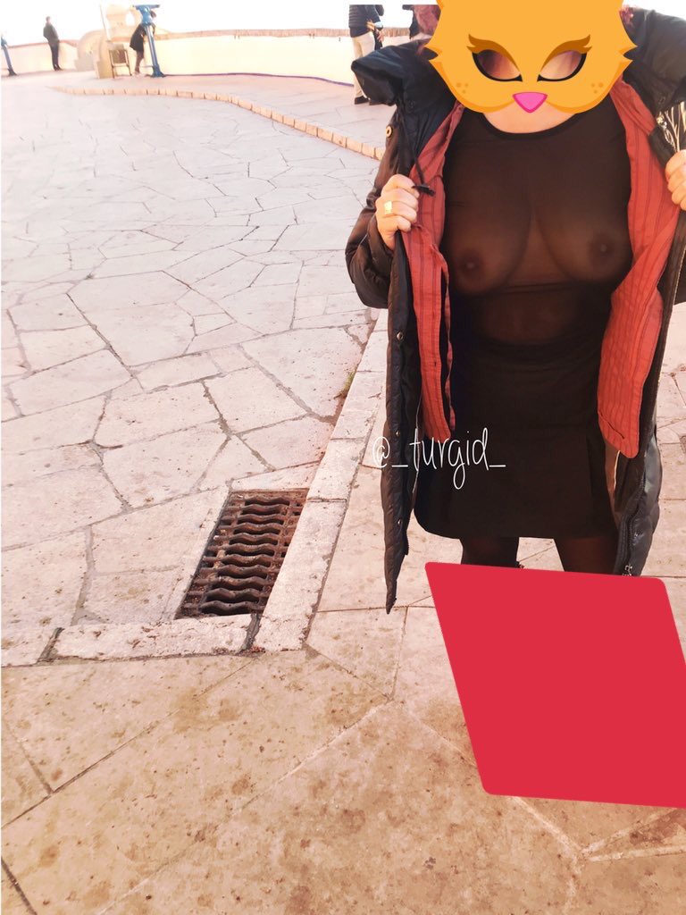 _turgid_'s tweet photo. Una altra escapada excitant 🔥🦊#exhibitionistgirl #Exhibit #exhibithotwife #nobra #braless #bralessboob https://t.co/pCj6yNg0In