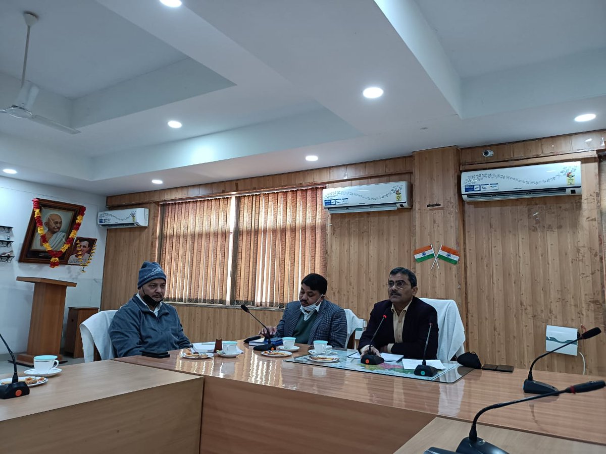 जनपदवासियों को अवगत कराना है कि रविवार दिनांक16-01-22 को प्रातः 09.00 बजे से राजकीय स्टेडियम हमीरपुर में विशाल कोविड कैम्प आयोजित किया जायेगा|कैम्प में 15 वर्ष से अधिक उम्र के बच्चों सहित सभी व्यक्तियों हेतु कोवैक्सीन/कोविशील्ड/बूस्टर डोज उपलब्ध रहेगी|कृपया वैक्सीन अवश्य लगवाएं|