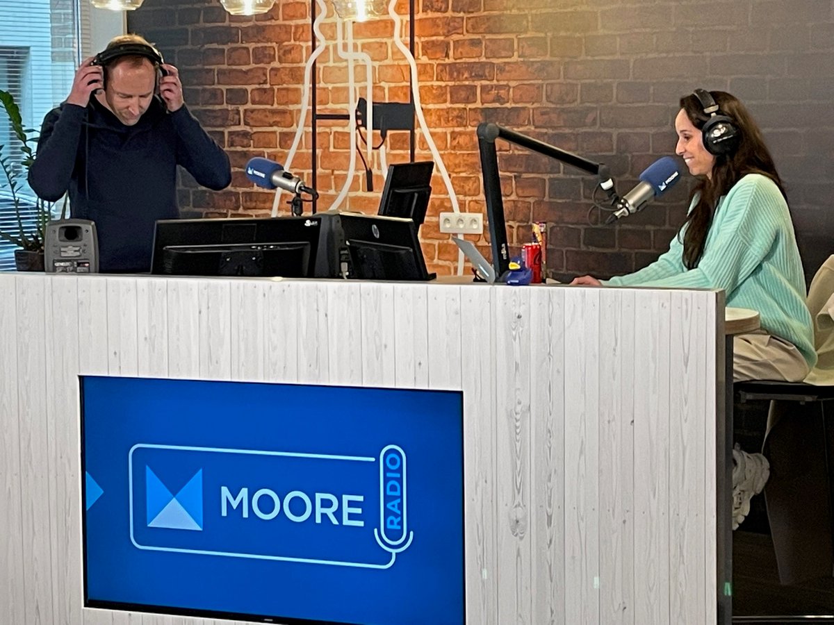 Moore_Belgium's tweet photo. Vandaag maken we Moore Radio. Een radioprogramma voor én door collega’s, live vanuit onze studio in Antwerpen met Ann Van Elsen. Iedere companion kan luisteren vanuit zijn of haar eigen plekje, maar volledig geconnecteerd door muziek en verhalen on air.   #acompanyofcompanions https://t.co/xKjcGG3Kxl