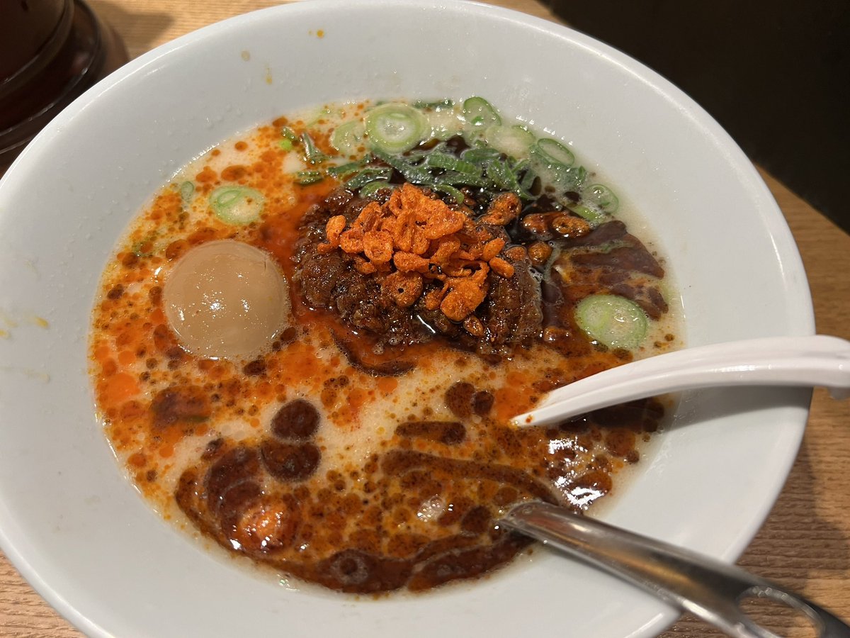 harutaroom's tweet photo. 仕事だったので、帰り道にラーメンっと。
遅い時間に食べてしまったから、明日はランニングしよっと。
最近、健全な週末が続いてるなー。 https://t.co/2l86Y6BD5t