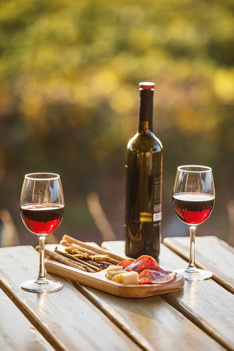 KosIsland's tweet photo. Did you know wine making in Kos dates back to antiquity?🍷
A wine tour will allow you to learn all the traditional techniques and secrets of wine making, as you wander through the rich local vineyards! 🍇
#visitkosgreece #winemaking #kosgr #winery #winetours #kosisland #winekos https://t.co/NOWvOs94yU