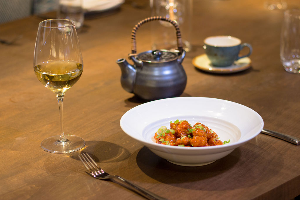 Crispy rock shrimp…yes please! Catch happy hour at Lionfish every Monday-Friday 4-6pm with specialty cocktails and happy hour bites