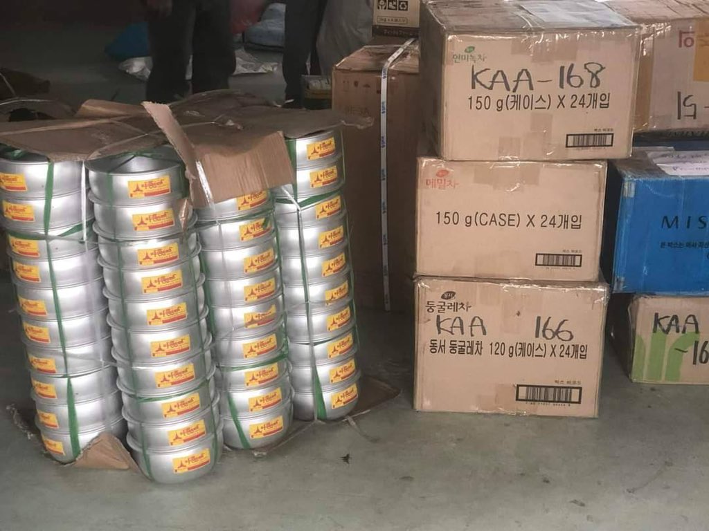 MyLuvForJHope's tweet photo. For the 2nd time today, the Thantlang Rehabilitation Committee is delivering relief materials to refugees in Chin State, thanks to donations from local &amp; international philanthropists. #WarCrimesOfJunta #2022Jan14Coup #WhatsHappeningInMyanmar https://t.co/4XmIj5RMCH