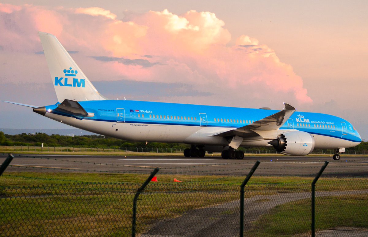 CtgSpotters's tweet photo. "The Flying Dutchman" Boeing 787-9 Dreamliner de @KLM con registro PH-BHA. https://t.co/EGgudxR8cI