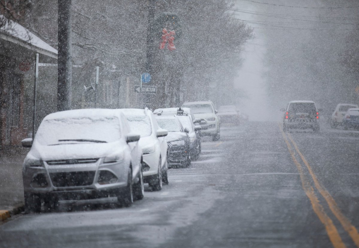 newsobserver's tweet photo. 🥶 THREAD: A blast of #winter weather is expected to hit the #TriangleNC this weekend, bringing​ the potential for icy roads &amp; accumulating snow in some areas. #ncwx

Get the latest forecast from @simonejasper below, plus important things you need to know. https://t.co/Bl4lNbRt3M https://t.co/TDvFokCZqD