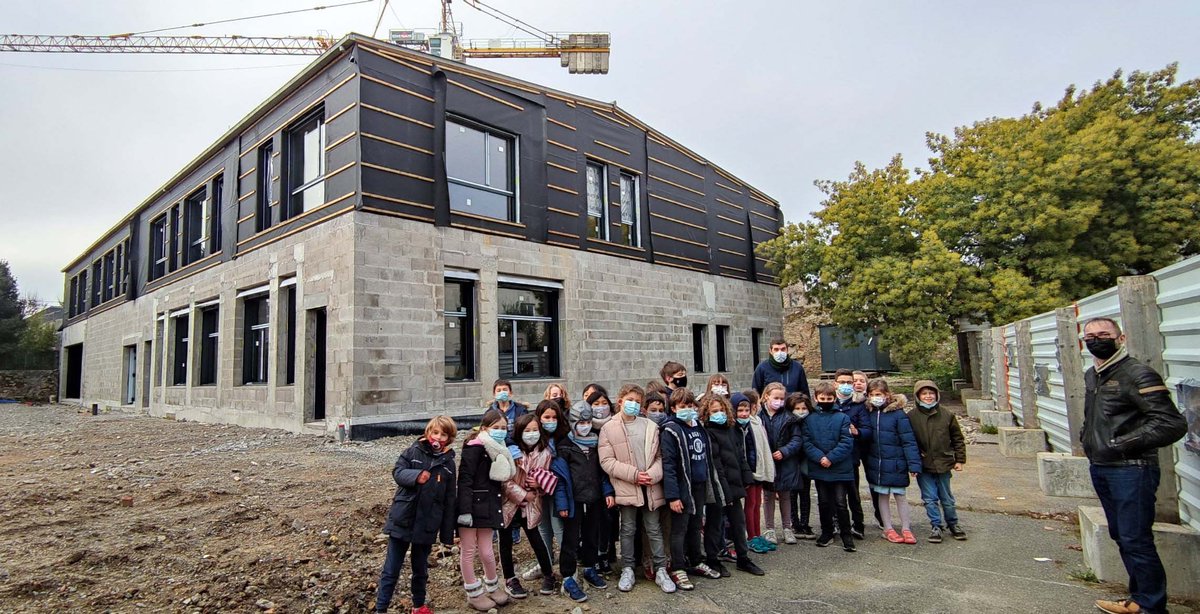 - Chantier - Les élèves visitent leur future école ! #EcoleSacréCoeur #OGEC #NantesZola #teamarchi Merci à Jordy Maurice resp. travaux PADW, maître de cérémonie et photographe pour l'occasion