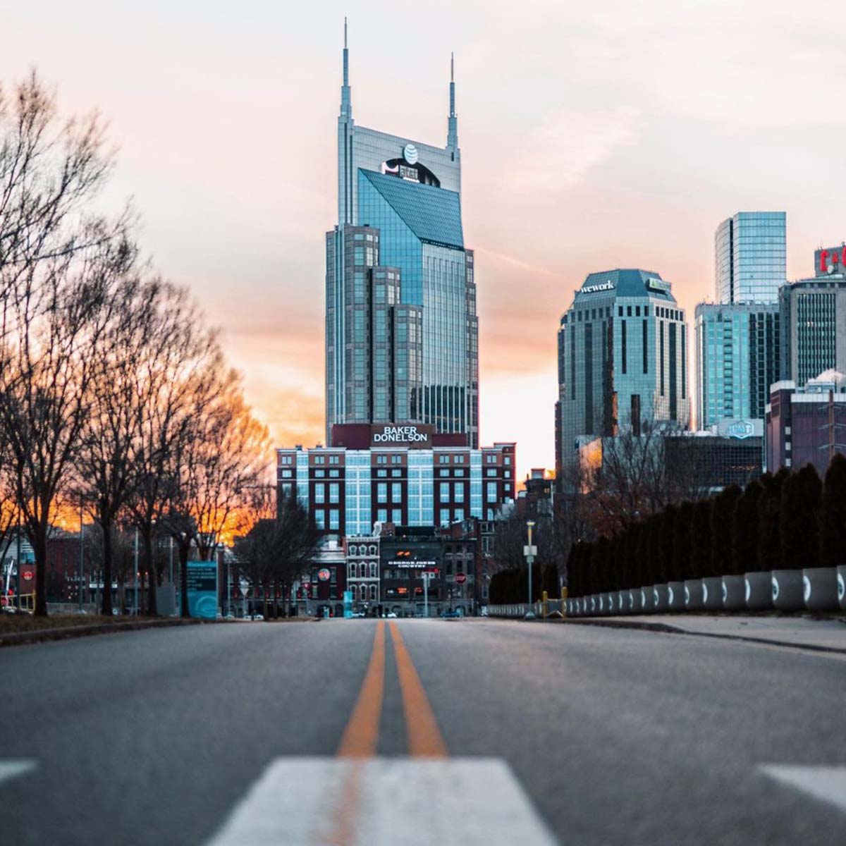 TNECD's tweet photo. Tennessee lands at No. 3️⃣ on @uhaul's annual list of states most Americans moved to during 2021. 🙌

Check out TN's top growth cities here: https://t.co/OKtQTj9YXq

📸: (Instagram/collinooo)
📍: Nashville, TN https://t.co/ao3GIrzu8t