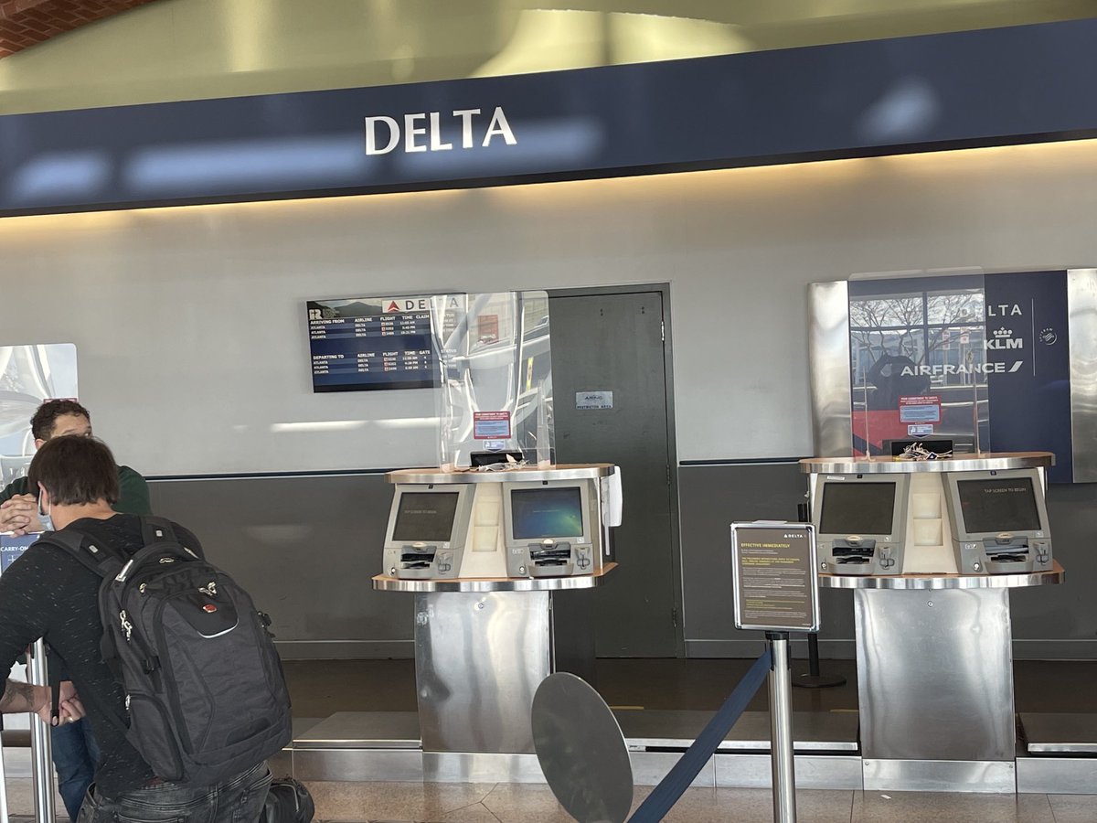 rjspicer's tweet photo. #deltairlines great…. Where are the gate agents?  ROA https://t.co/BH6FP2YaA4