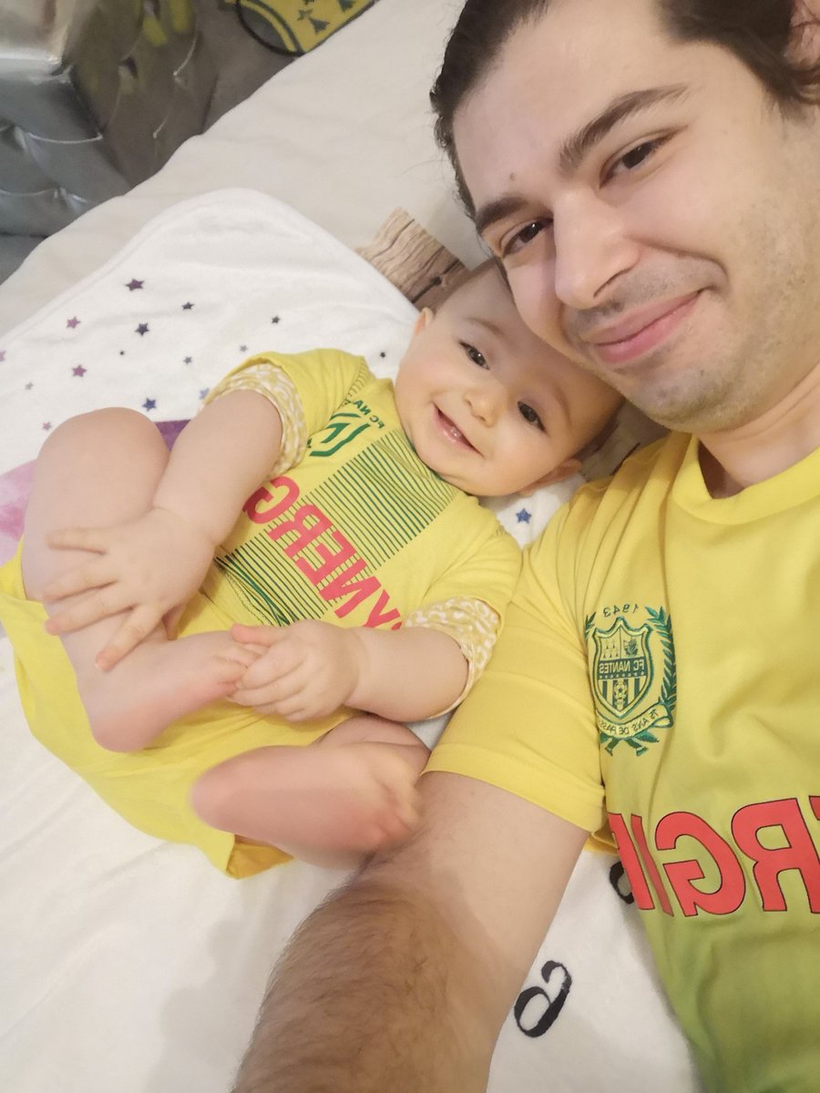 JackFcn13's tweet photo. Ma petite chérie qui fête ses 8 mois, la relève est assurée ! @FCNantes #MaFille #MaFierte #NantaiseCommePapa 💛💚 https://t.co/WhG5mK5sxq https://t.co/MyVydrUojU