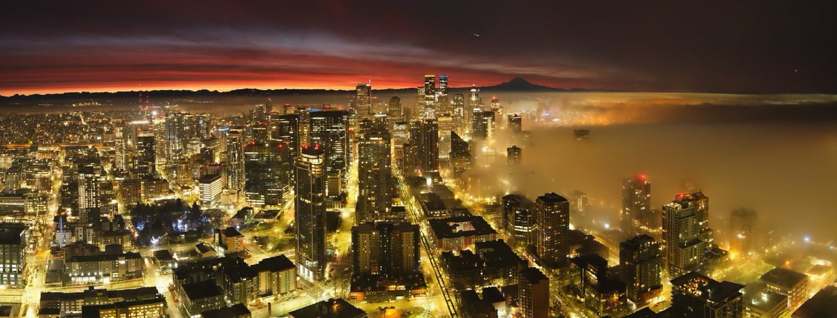 NWSSeattle's tweet photo. View from the @space_needle this morning. Wow. The city skyline is really putting on a show this morning. Happy Friday, by the way.

#wawx https://t.co/oFHNCehypr