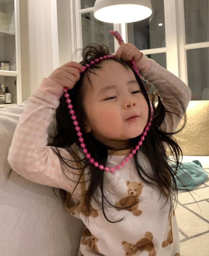 siewrites's tweet image. Lee Gon from Forgotten Memories will prolly raise his daughter with this kind of simple life, especially since momma Taera is not by her side.